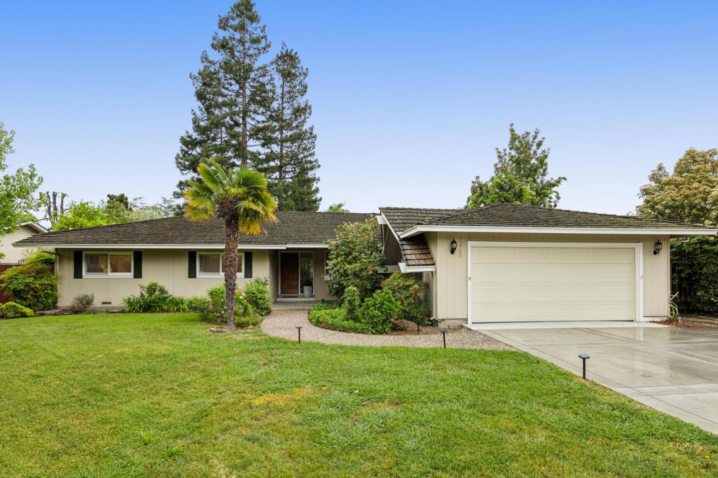 Detail Gallery Image 2 of 63 For 12304 Saratoga Creek, Saratoga,  CA 95070 - 4 Beds | 2/1 Baths