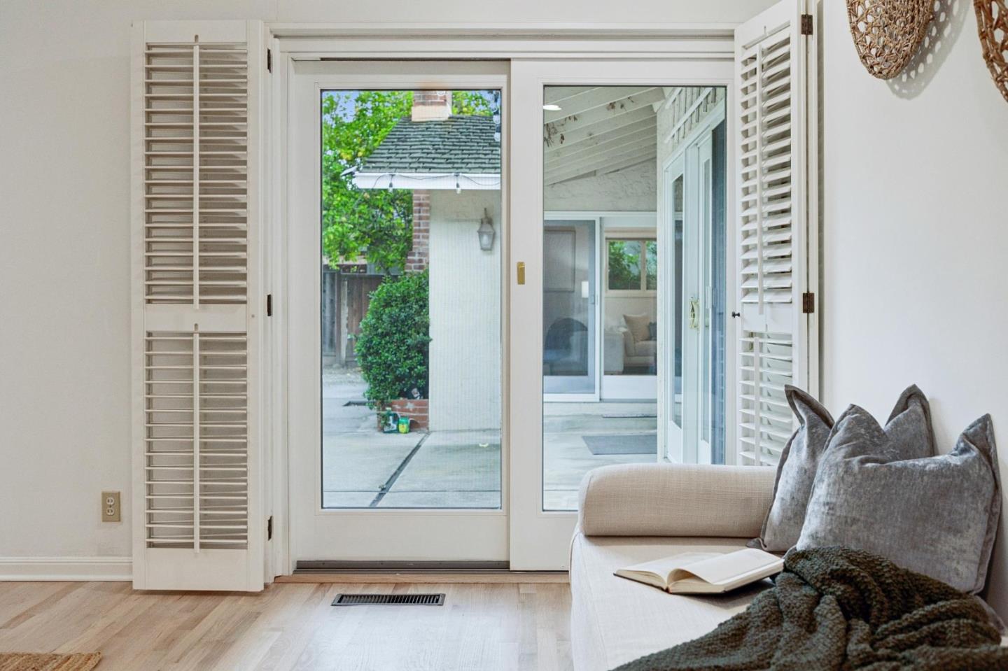 Detail Gallery Image 33 of 63 For 12304 Saratoga Creek, Saratoga,  CA 95070 - 4 Beds | 2/1 Baths