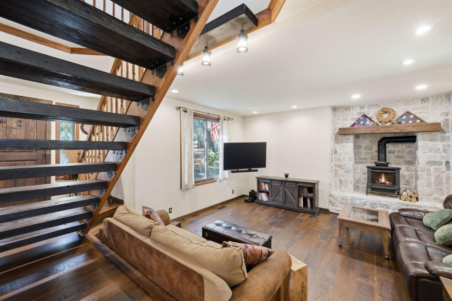 Detail Gallery Image 11 of 50 For 11 Piedras Blancas, Carmel Valley,  CA 93924 - 3 Beds | 2/1 Baths