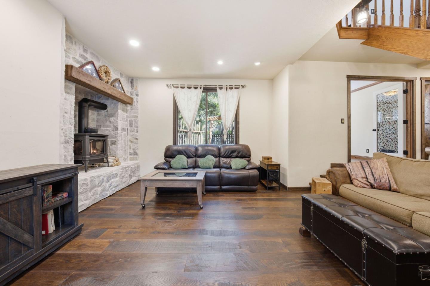 Detail Gallery Image 7 of 50 For 11 Piedras Blancas, Carmel Valley,  CA 93924 - 3 Beds | 2/1 Baths