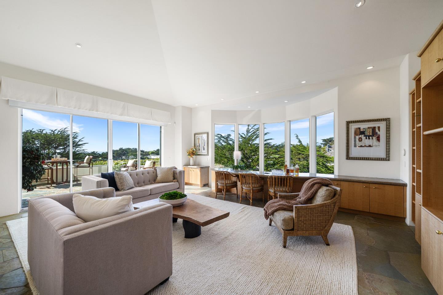 Detail Gallery Image 14 of 48 For 17 Ashdown Pl, Half Moon Bay,  CA 94019 - 4 Beds | 3/1 Baths