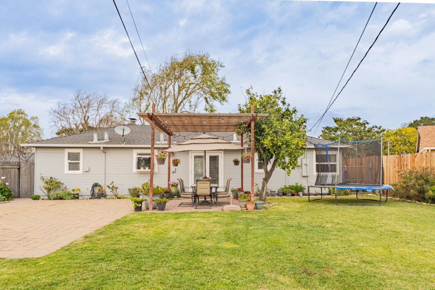 Detail Gallery Image 2 of 33 For Reata St, Salinas,  CA 93906 - 2 Beds | 1 Baths