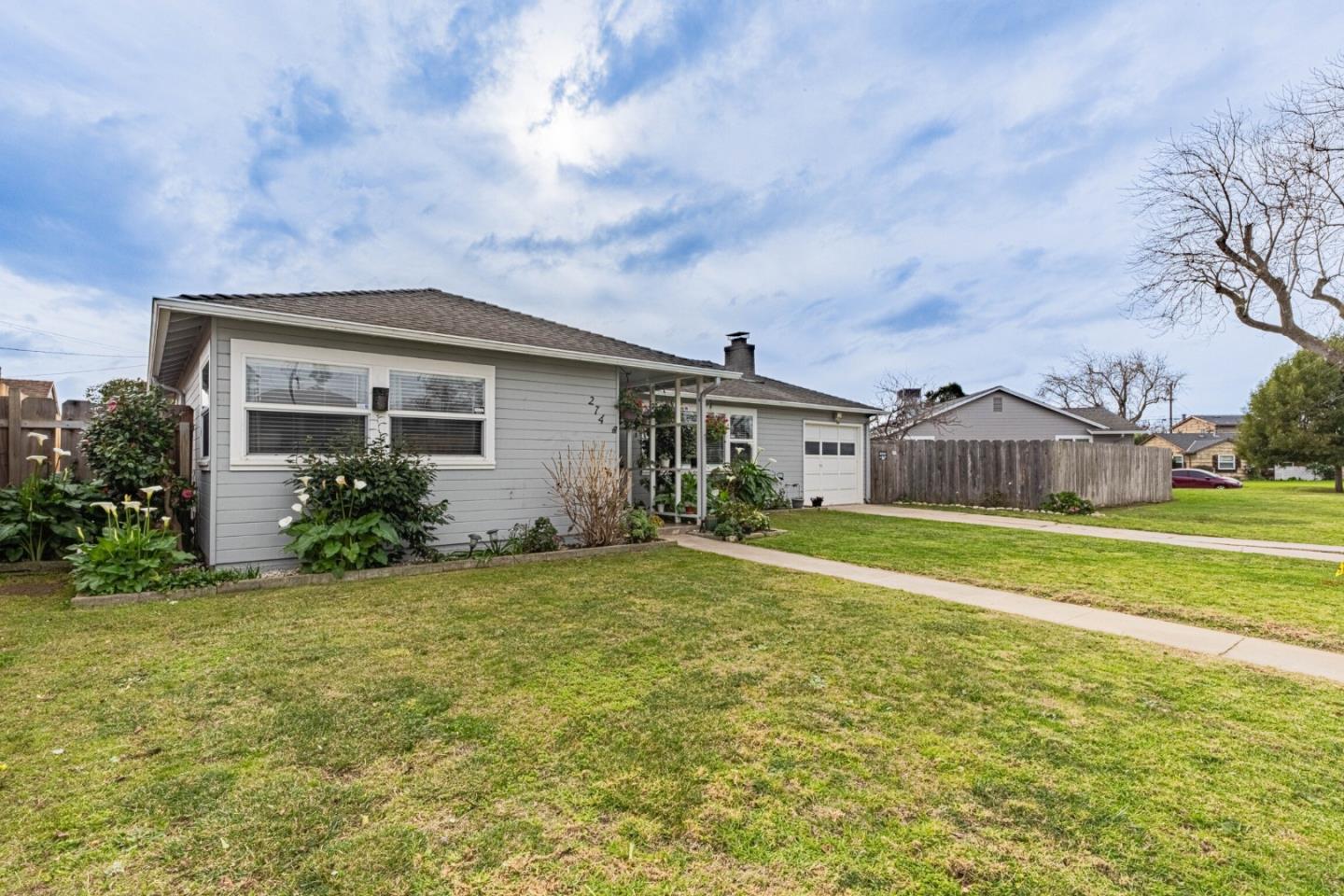 Detail Gallery Image 3 of 33 For Reata St, Salinas,  CA 93906 - 2 Beds | 1 Baths