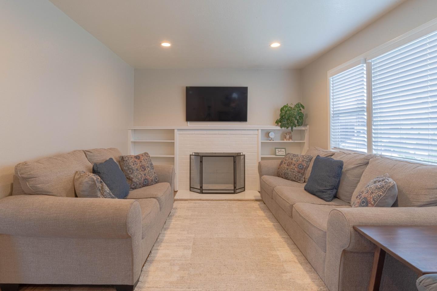 Detail Gallery Image 8 of 33 For Reata St, Salinas,  CA 93906 - 2 Beds | 1 Baths