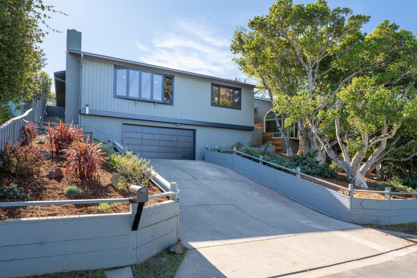 Front Image Thumbnail for ML82041598