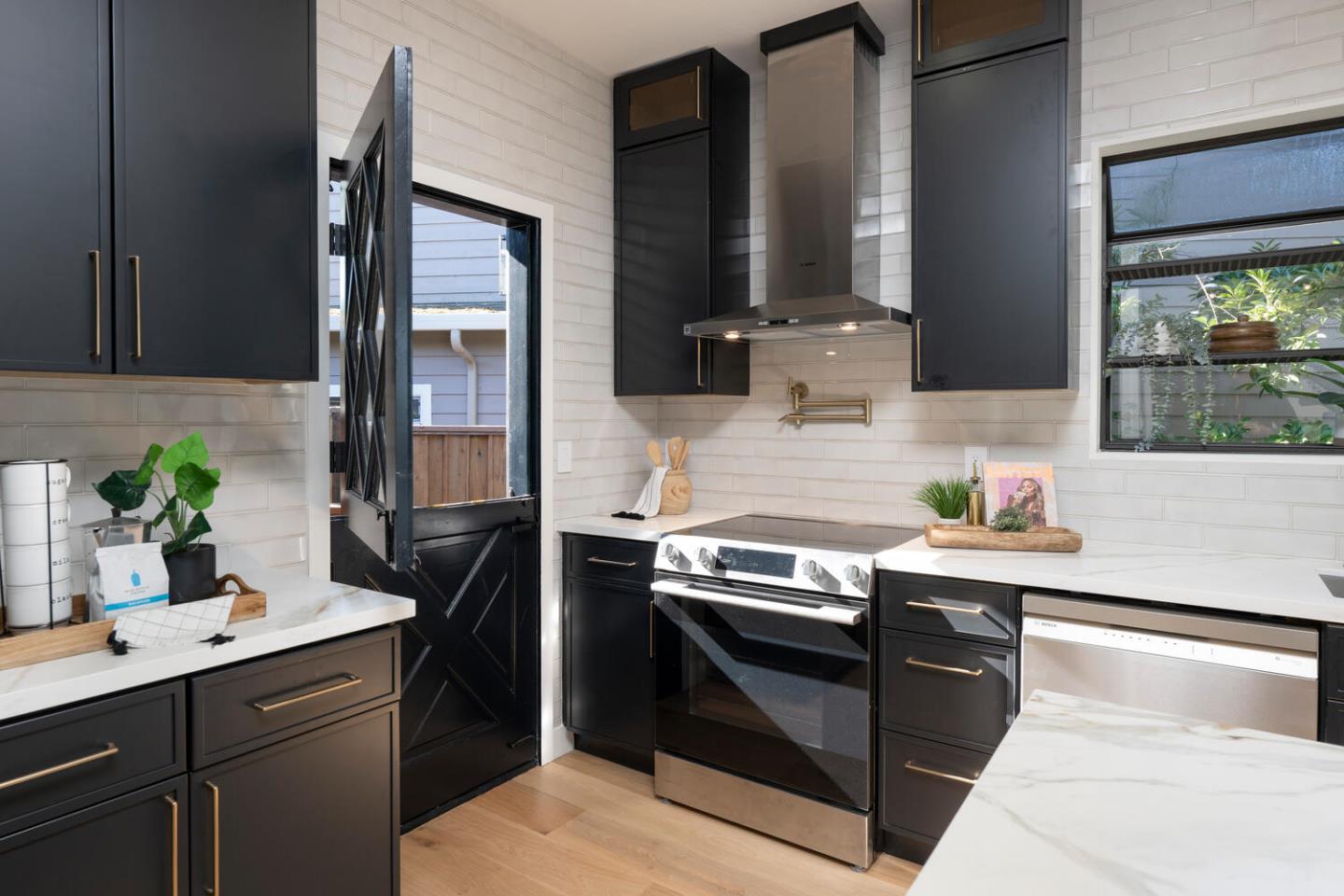 Detail Gallery Image 15 of 30 For 2612 Lincoln Ave, Belmont,  CA 94002 - 3 Beds | 2 Baths