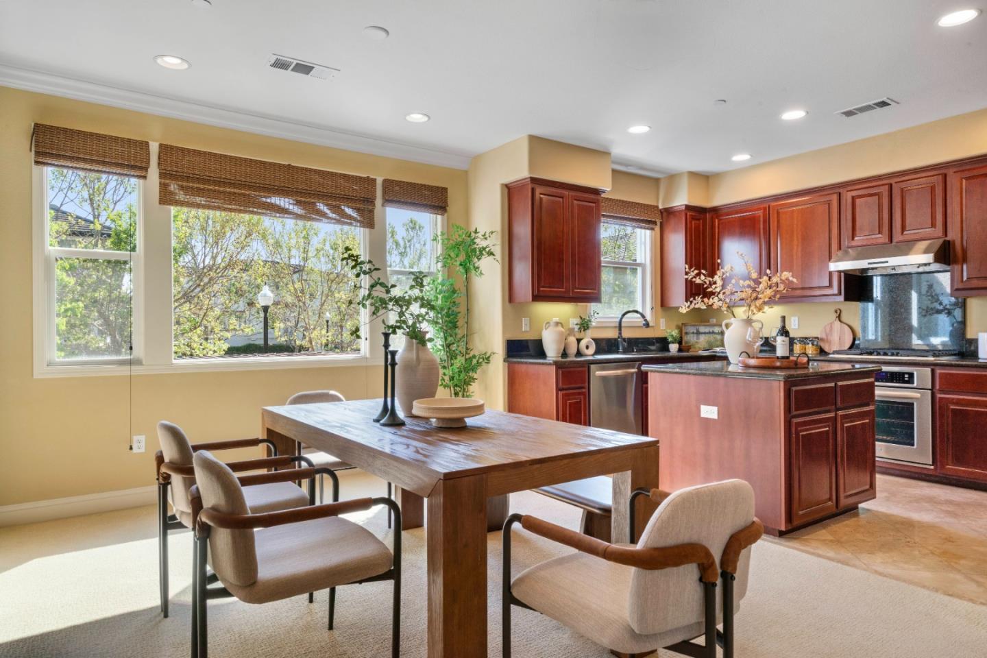 Detail Gallery Image 15 of 47 For 414 Tasman Dr, Sunnyvale,  CA 94089 - 3 Beds | 2/1 Baths