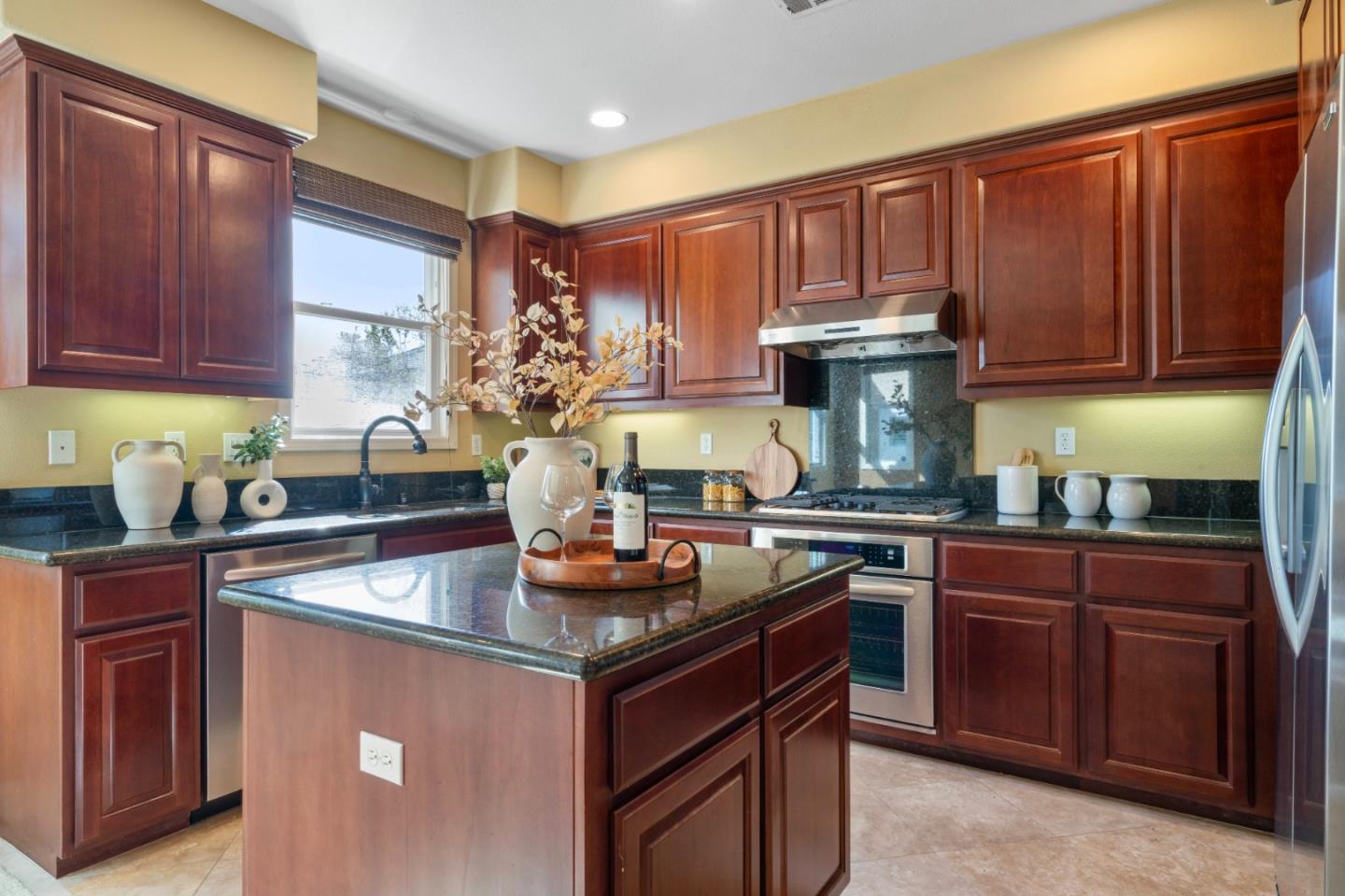 Detail Gallery Image 19 of 47 For 414 Tasman Dr, Sunnyvale,  CA 94089 - 3 Beds | 2/1 Baths