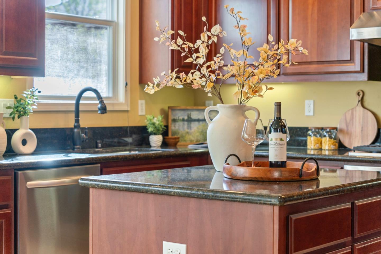 Detail Gallery Image 20 of 47 For 414 Tasman Dr, Sunnyvale,  CA 94089 - 3 Beds | 2/1 Baths