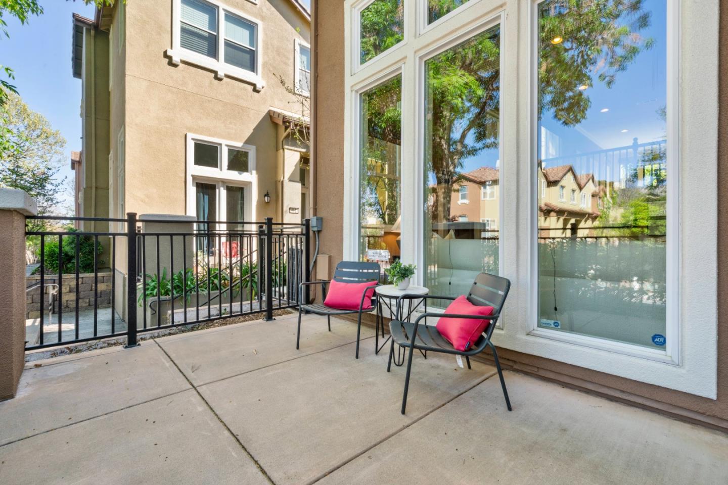 Detail Gallery Image 4 of 47 For 414 Tasman Dr, Sunnyvale,  CA 94089 - 3 Beds | 2/1 Baths