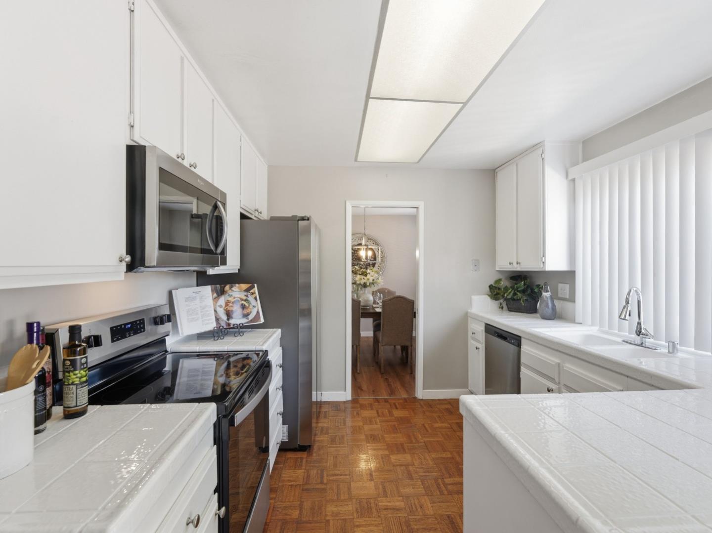 Detail Gallery Image 10 of 33 For 5191 Devon Park Ct, San Jose,  CA 95136 - 4 Beds | 2/1 Baths