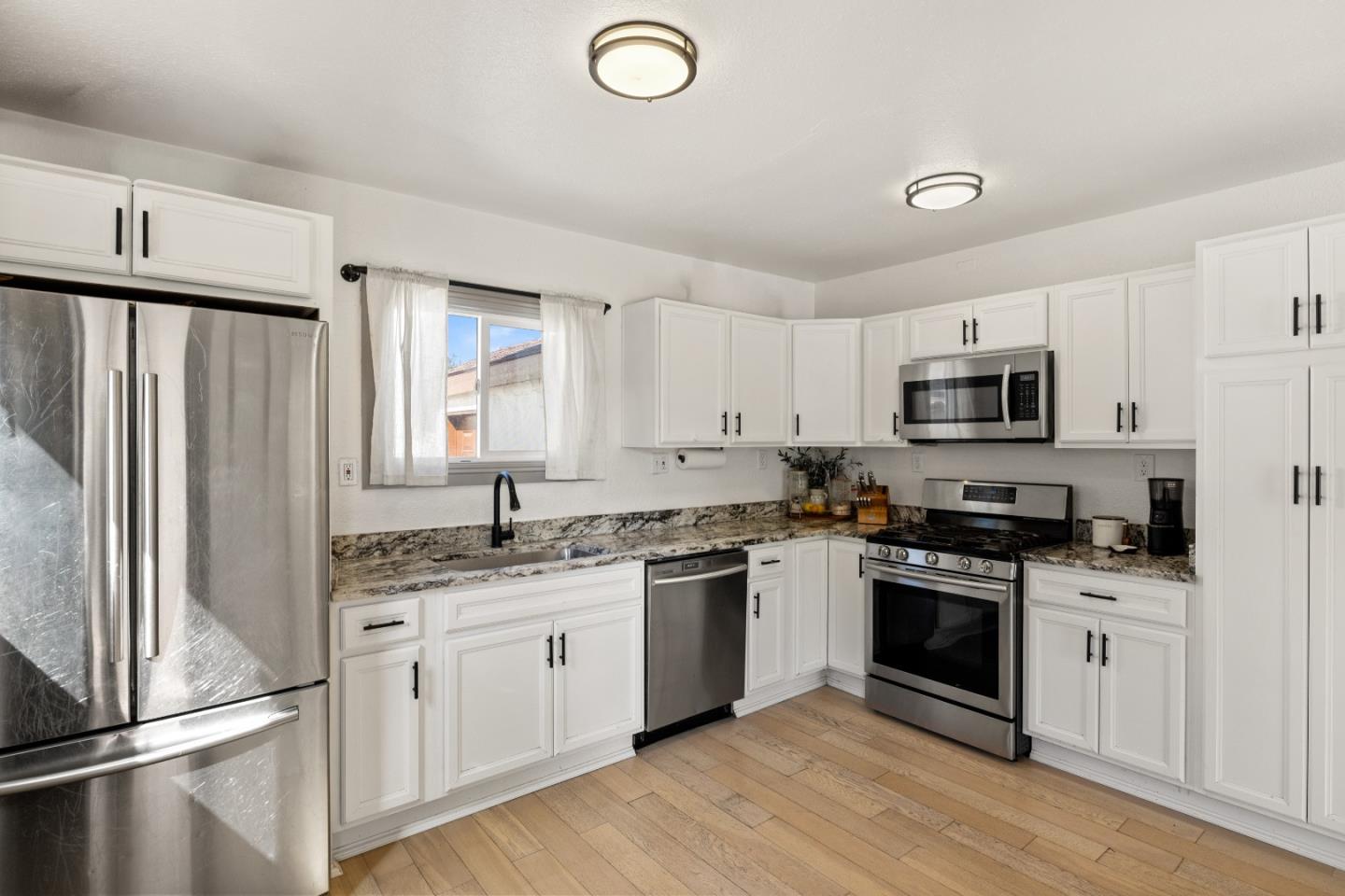 Detail Gallery Image 12 of 41 For 62 Buena Vista St, Salinas,  CA 93901 - 2 Beds | 1 Baths