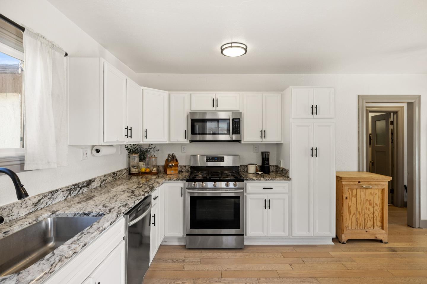 Detail Gallery Image 13 of 41 For 62 Buena Vista St, Salinas,  CA 93901 - 2 Beds | 1 Baths