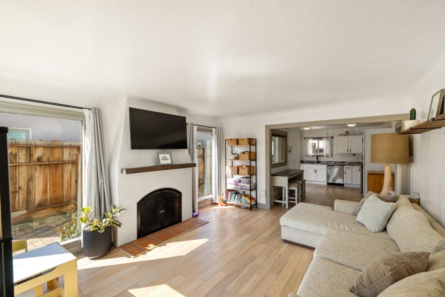 Detail Gallery Image 4 of 41 For 62 Buena Vista St, Salinas,  CA 93901 - 2 Beds | 1 Baths