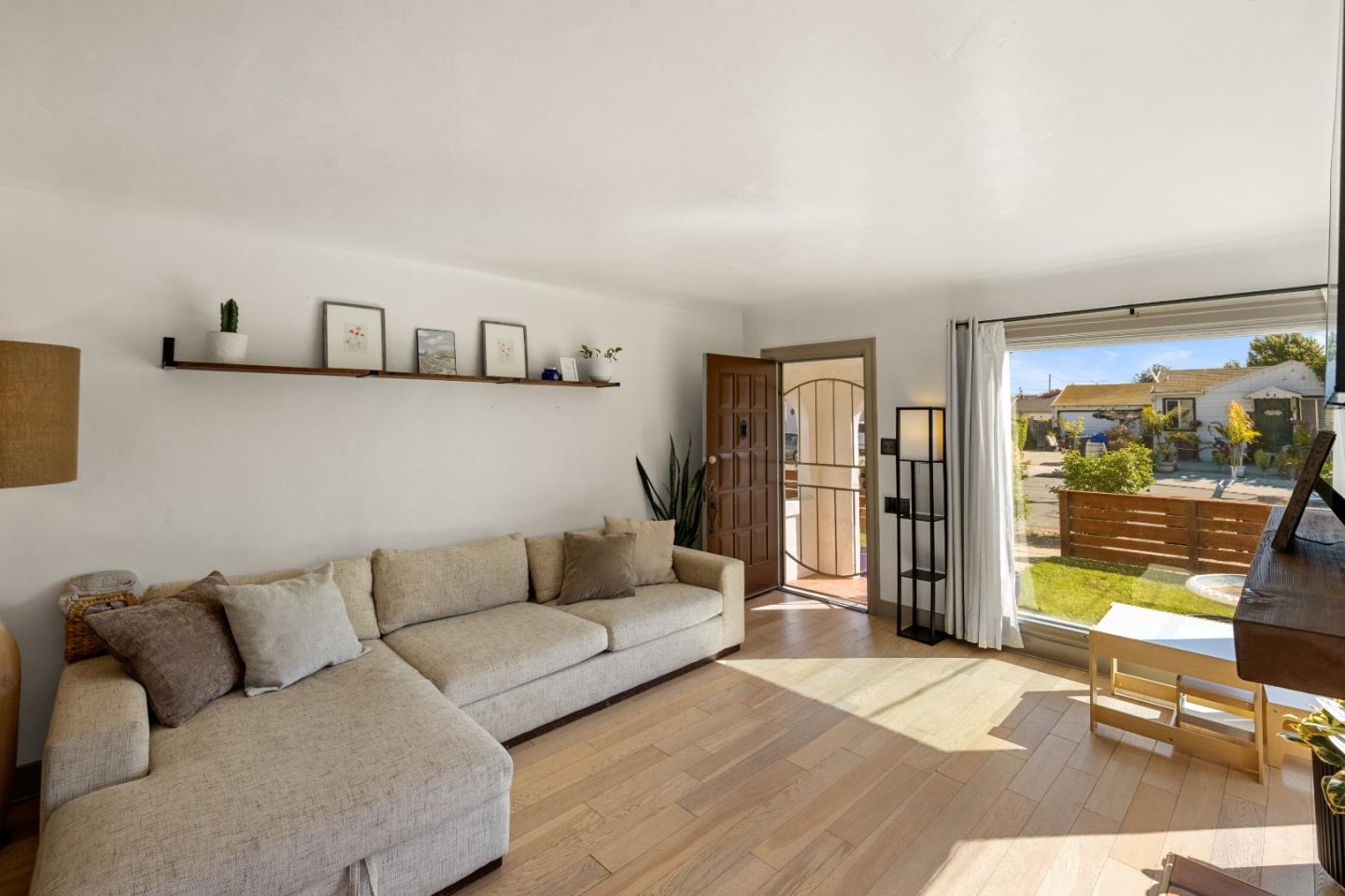 Detail Gallery Image 6 of 41 For 62 Buena Vista St, Salinas,  CA 93901 - 2 Beds | 1 Baths