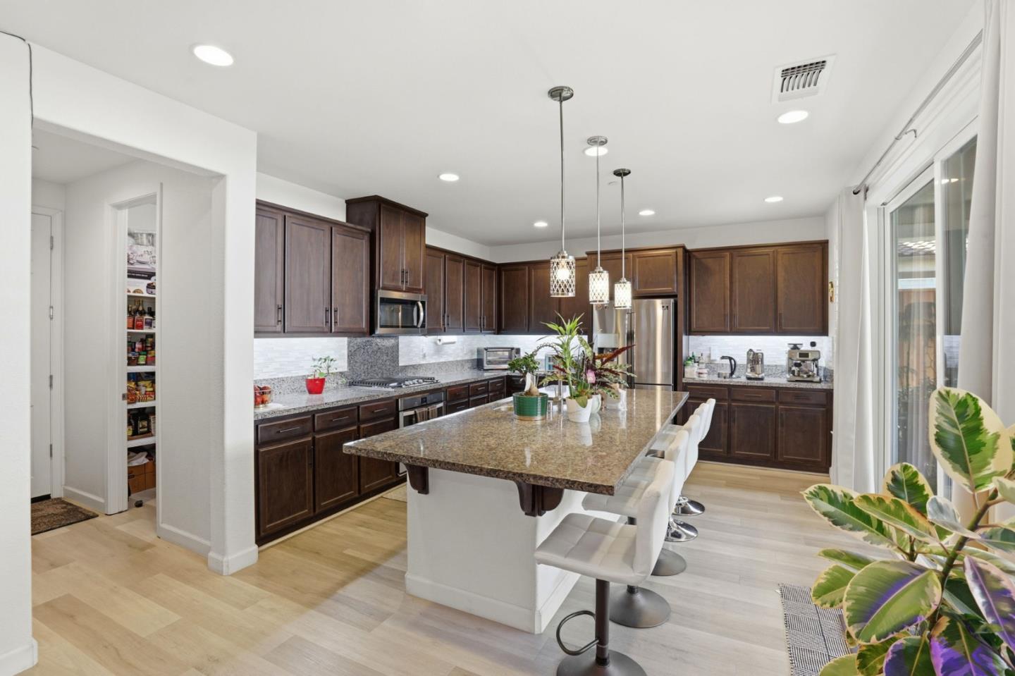 Detail Gallery Image 13 of 41 For 1017 Ruby Way, Gilroy,  CA 95020 - 4 Beds | 3 Baths