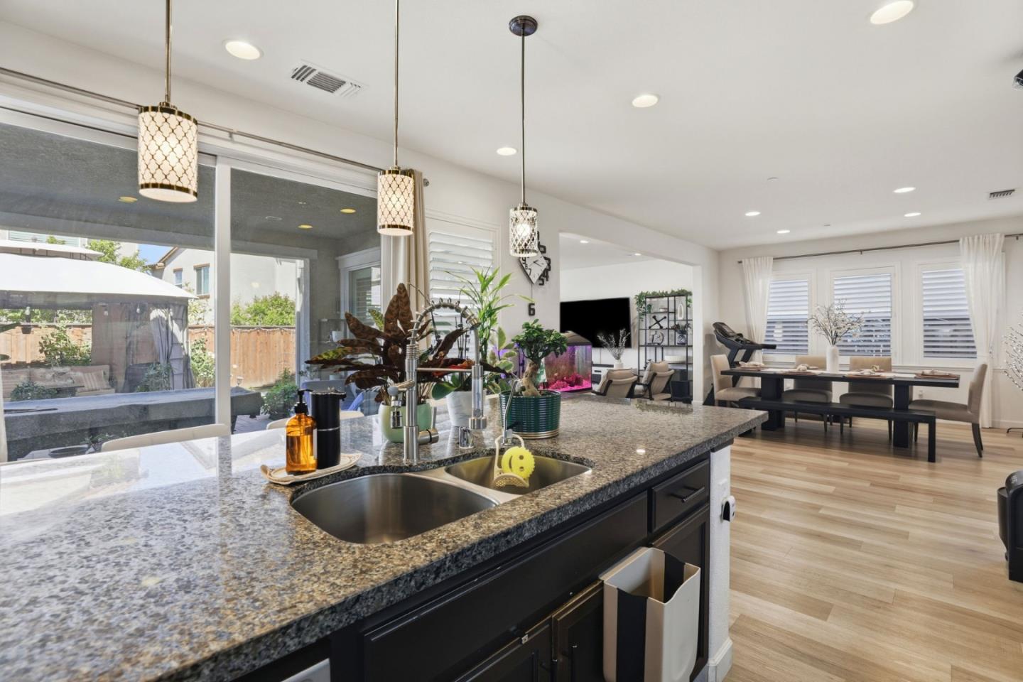 Detail Gallery Image 17 of 41 For 1017 Ruby Way, Gilroy,  CA 95020 - 4 Beds | 3 Baths