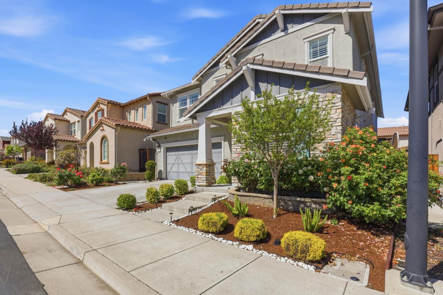 Detail Gallery Image 3 of 41 For 1017 Ruby Way, Gilroy,  CA 95020 - 4 Beds | 3 Baths