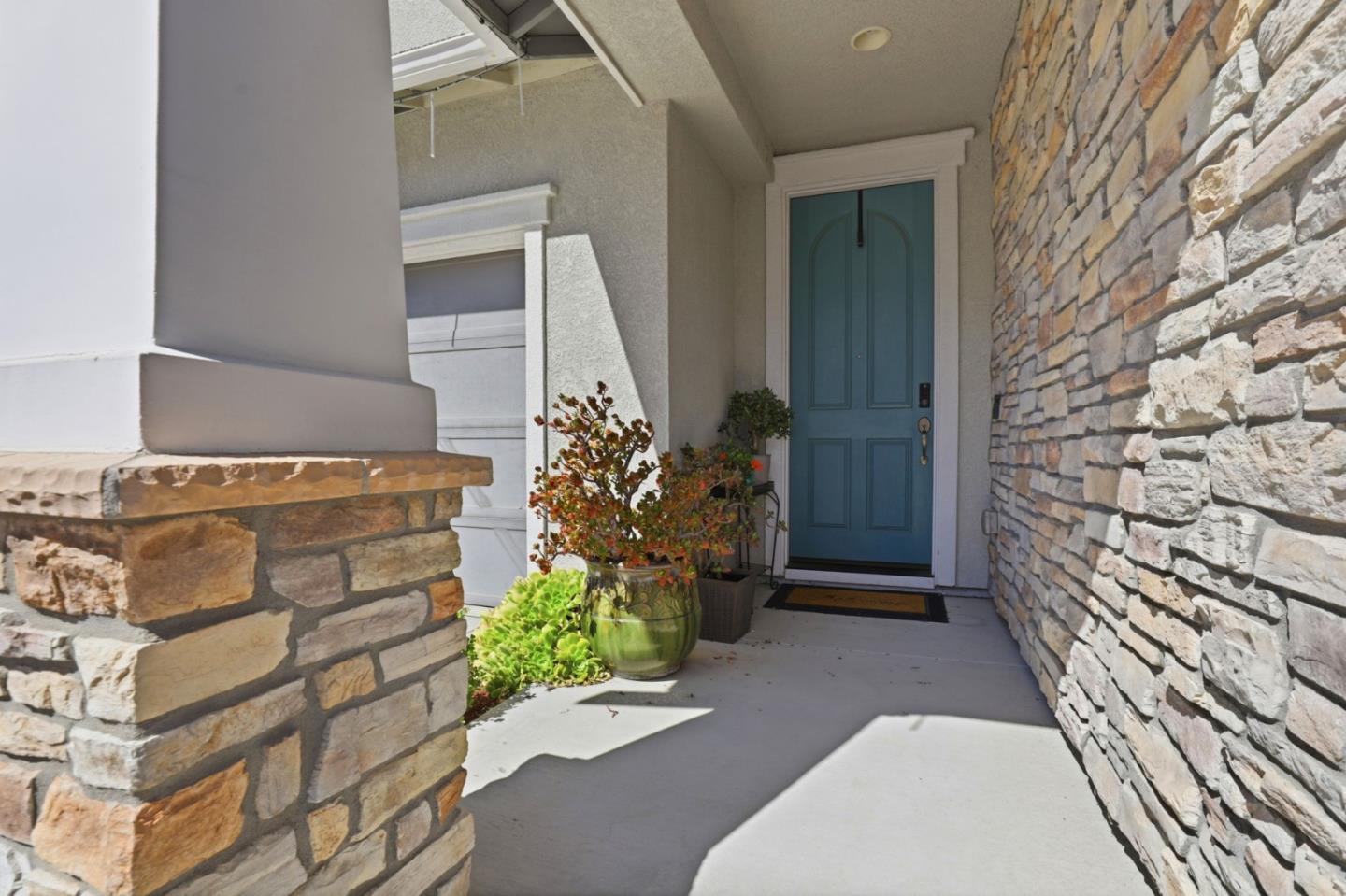 Detail Gallery Image 4 of 41 For 1017 Ruby Way, Gilroy,  CA 95020 - 4 Beds | 3 Baths