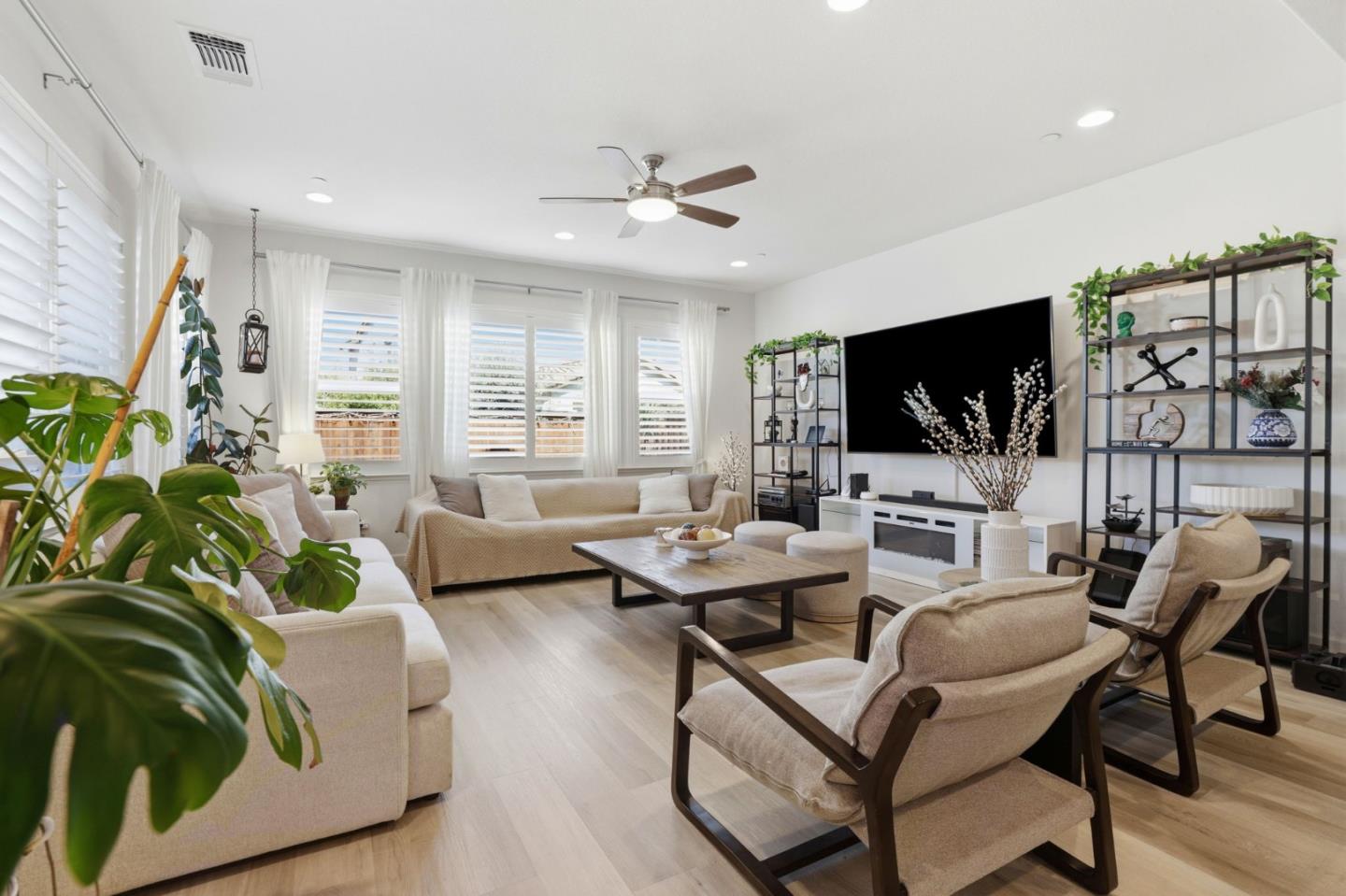 Detail Gallery Image 6 of 41 For 1017 Ruby Way, Gilroy,  CA 95020 - 4 Beds | 3 Baths