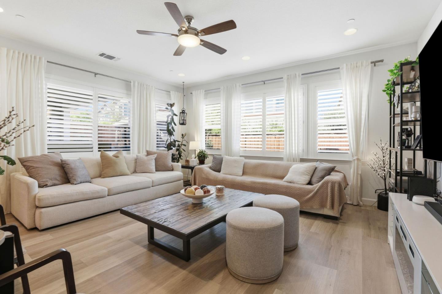 Detail Gallery Image 7 of 41 For 1017 Ruby Way, Gilroy,  CA 95020 - 4 Beds | 3 Baths