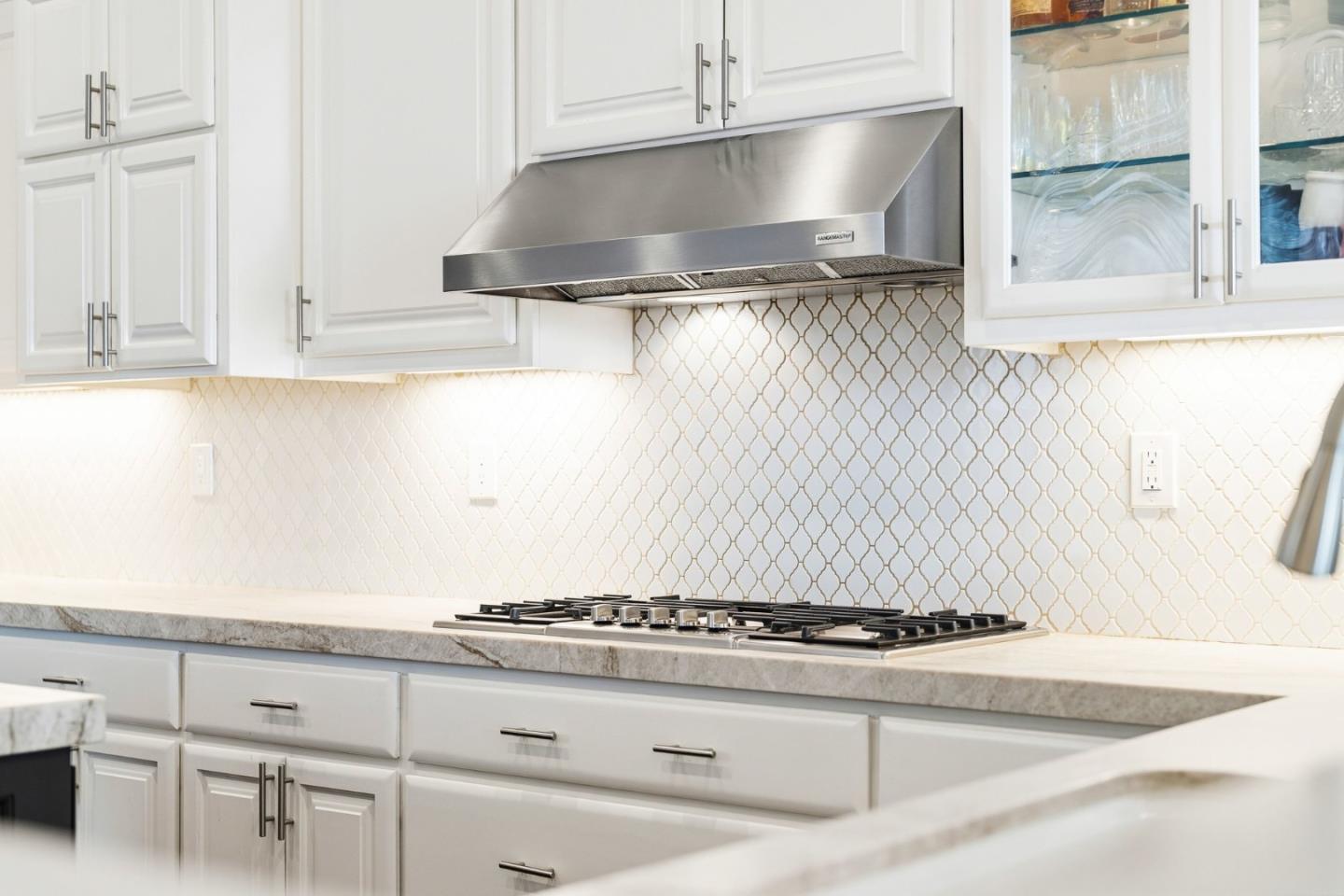 Detail Gallery Image 12 of 58 For 16780 Cabernet Cir, Morgan Hill,  CA 95037 - 4 Beds | 2/1 Baths