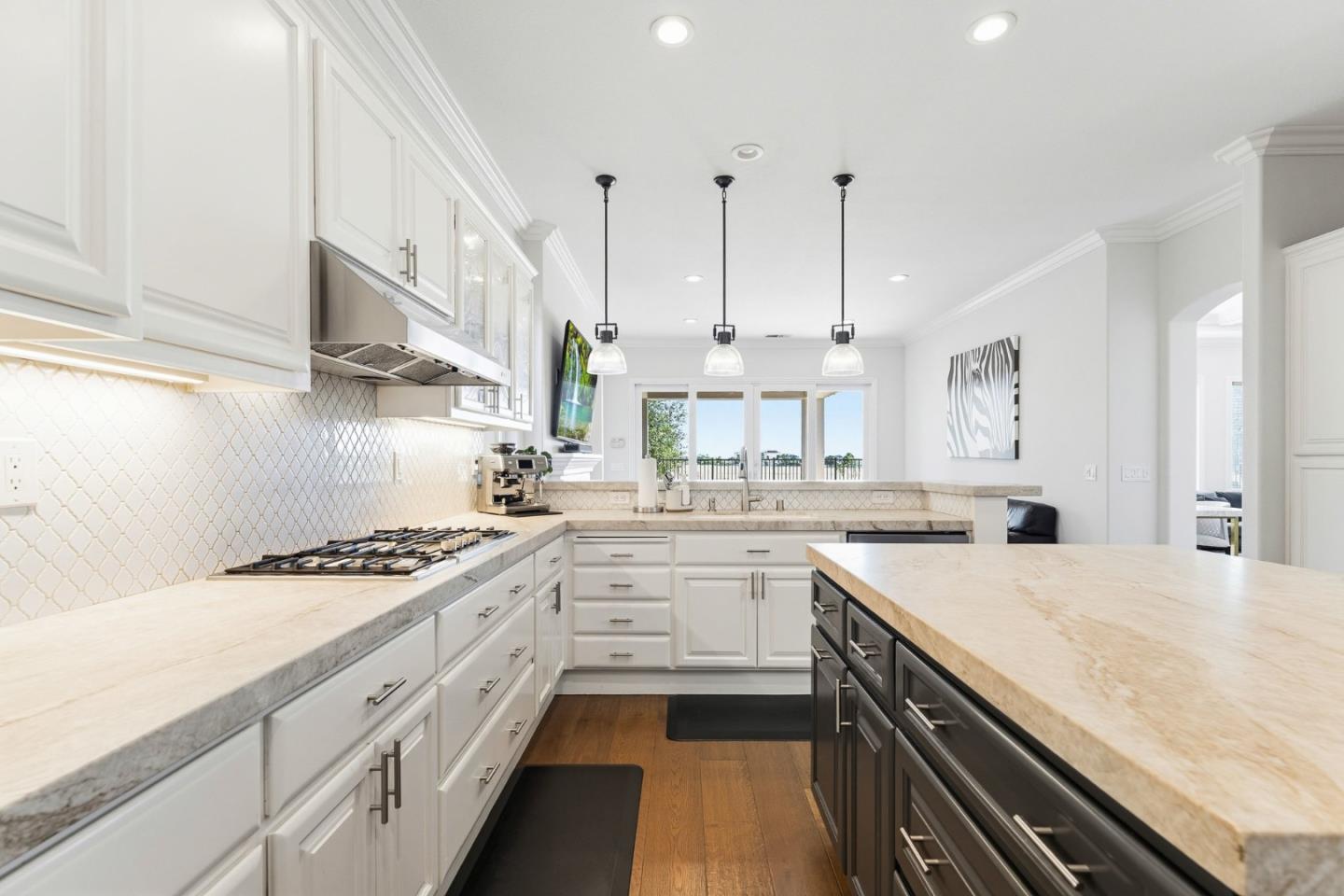 Detail Gallery Image 13 of 58 For 16780 Cabernet Cir, Morgan Hill,  CA 95037 - 4 Beds | 2/1 Baths