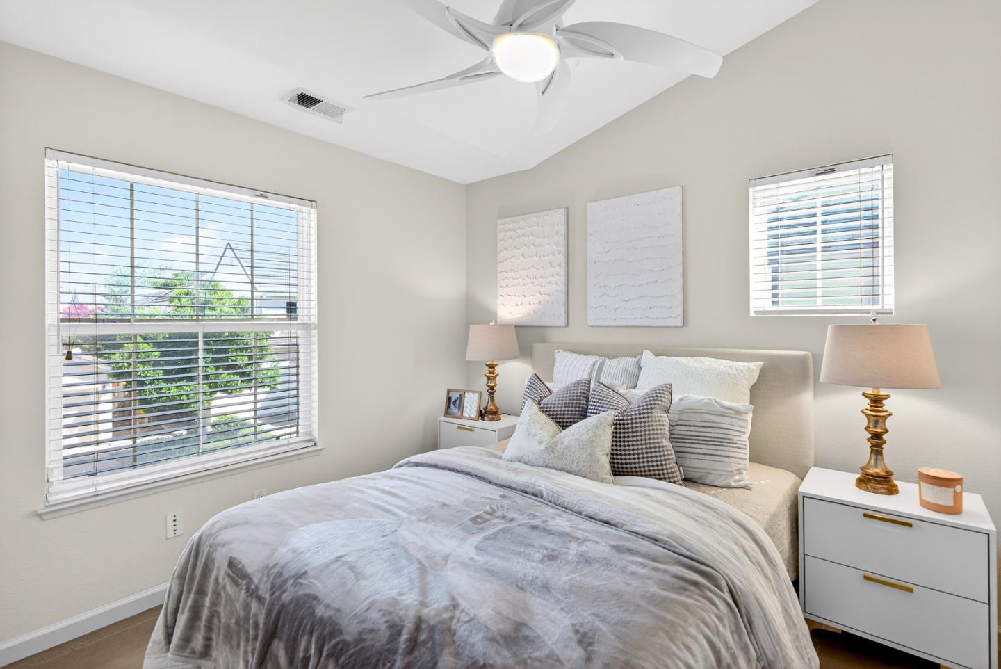 Detail Gallery Image 22 of 35 For 225 W Ferndale Ave, Sunnyvale,  CA 94085 - 3 Beds | 2/1 Baths