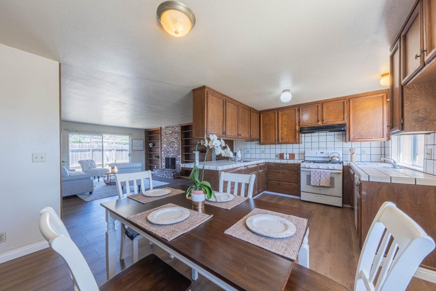 Detail Gallery Image 12 of 37 For 611 Argentine Dr, Salinas,  CA 93905 - 3 Beds | 2 Baths