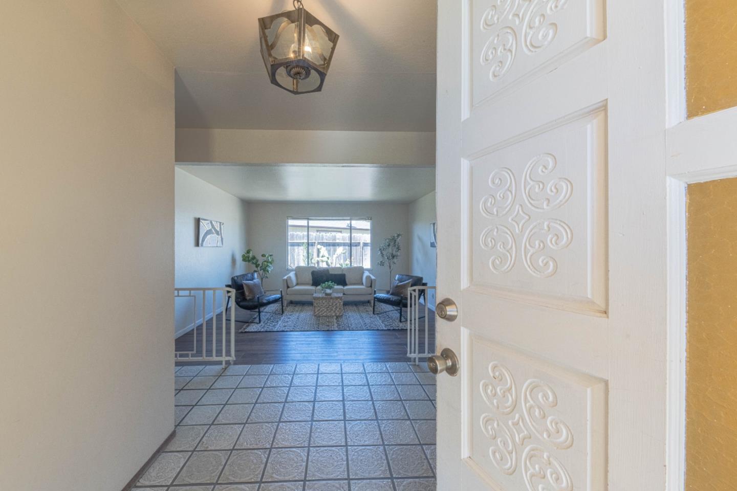 Detail Gallery Image 5 of 37 For 611 Argentine Dr, Salinas,  CA 93905 - 3 Beds | 2 Baths