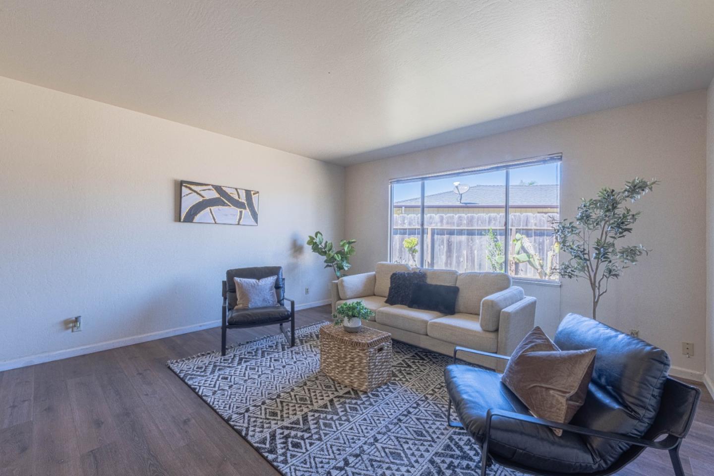 Detail Gallery Image 7 of 37 For 611 Argentine Dr, Salinas,  CA 93905 - 3 Beds | 2 Baths