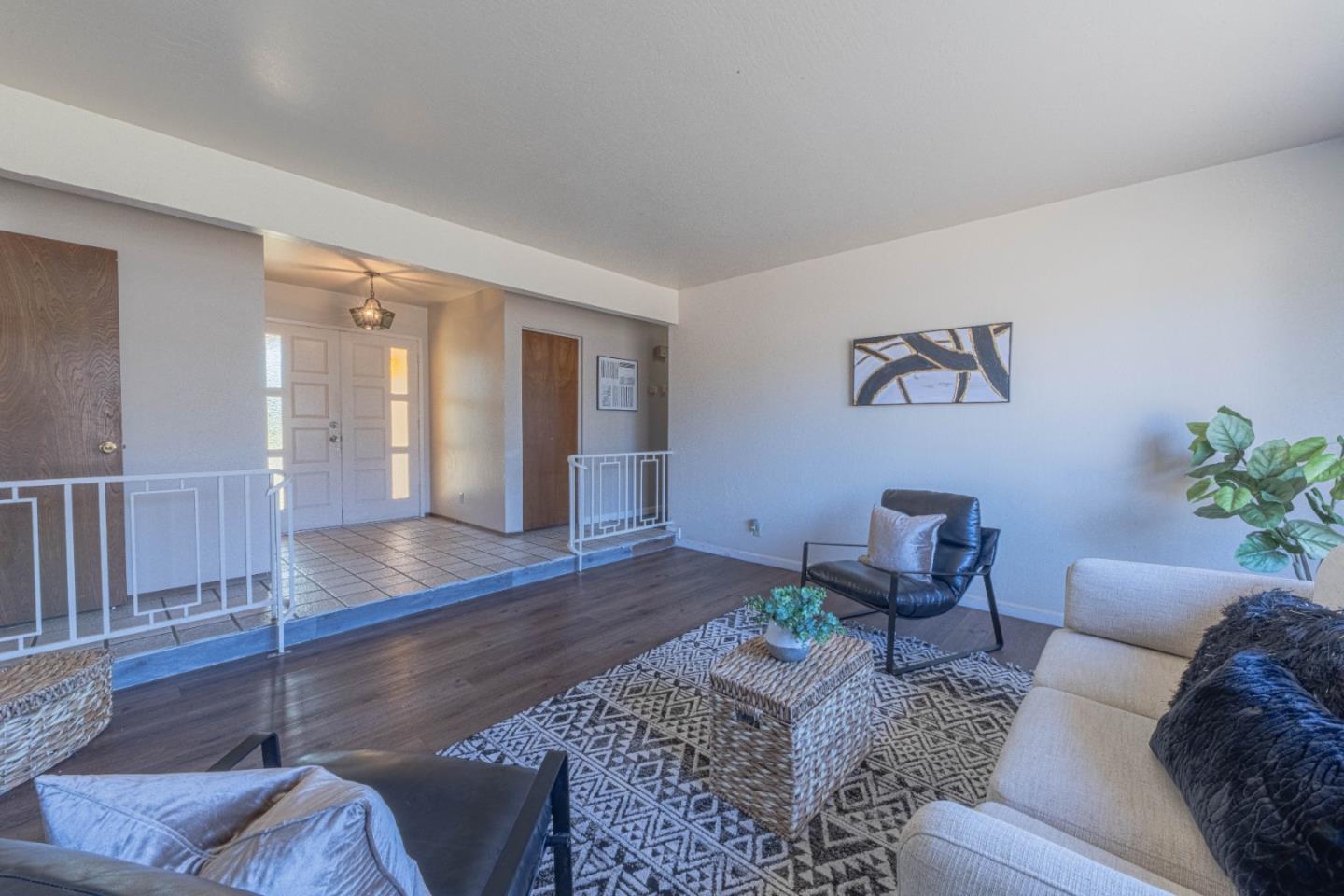 Detail Gallery Image 8 of 37 For 611 Argentine Dr, Salinas,  CA 93905 - 3 Beds | 2 Baths