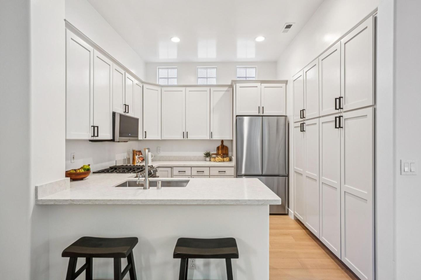 Detail Gallery Image 17 of 53 For 206 Everett Ave, Palo Alto,  CA 94301 - 3 Beds | 2/1 Baths