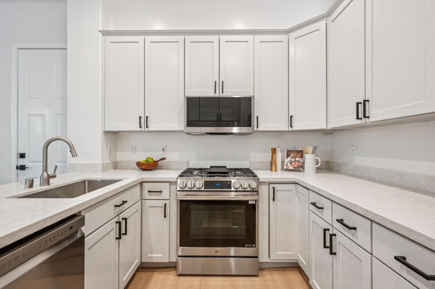 Detail Gallery Image 18 of 53 For 206 Everett Ave, Palo Alto,  CA 94301 - 3 Beds | 2/1 Baths