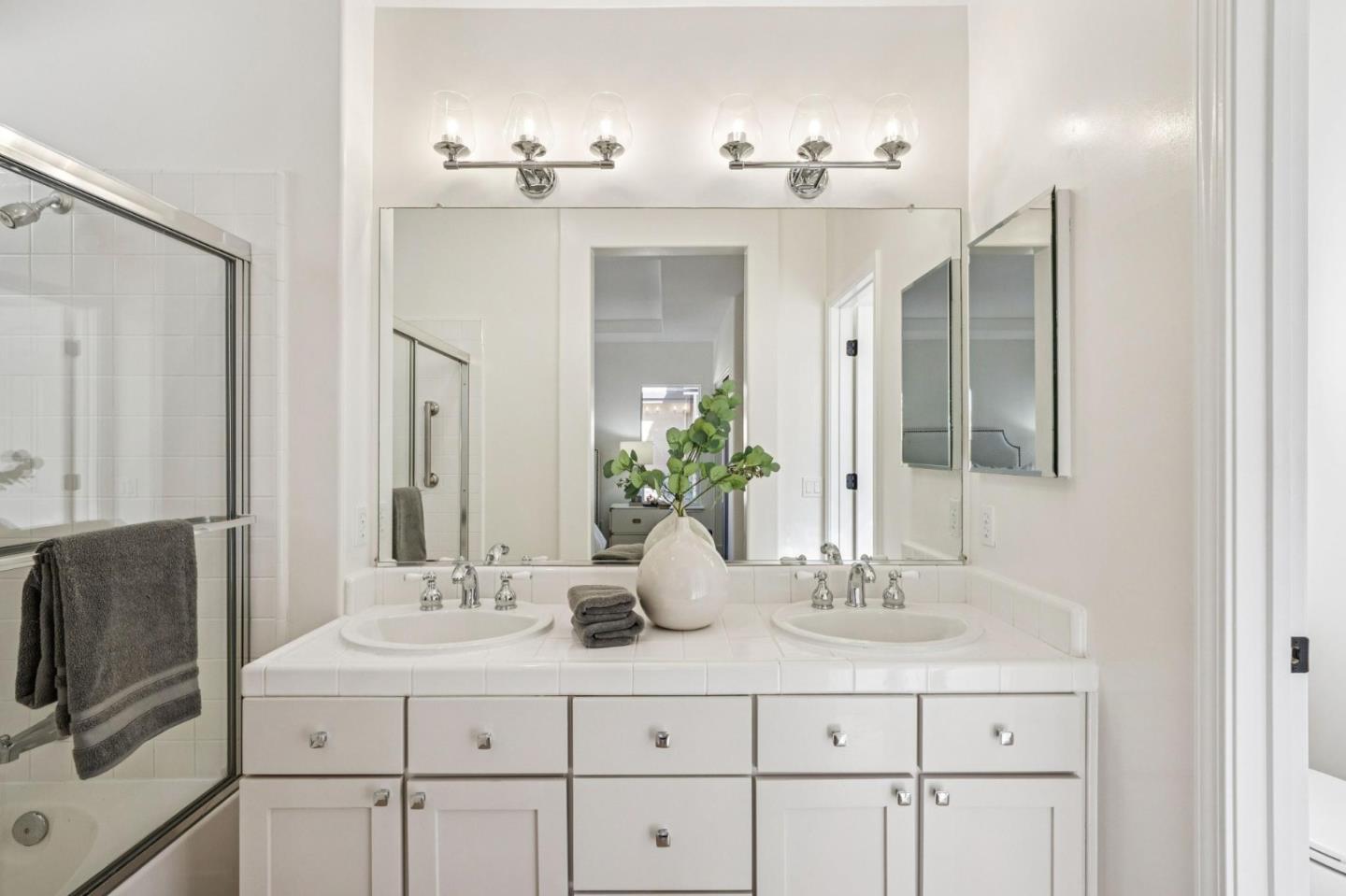 Detail Gallery Image 31 of 53 For 206 Everett Ave, Palo Alto,  CA 94301 - 3 Beds | 2/1 Baths