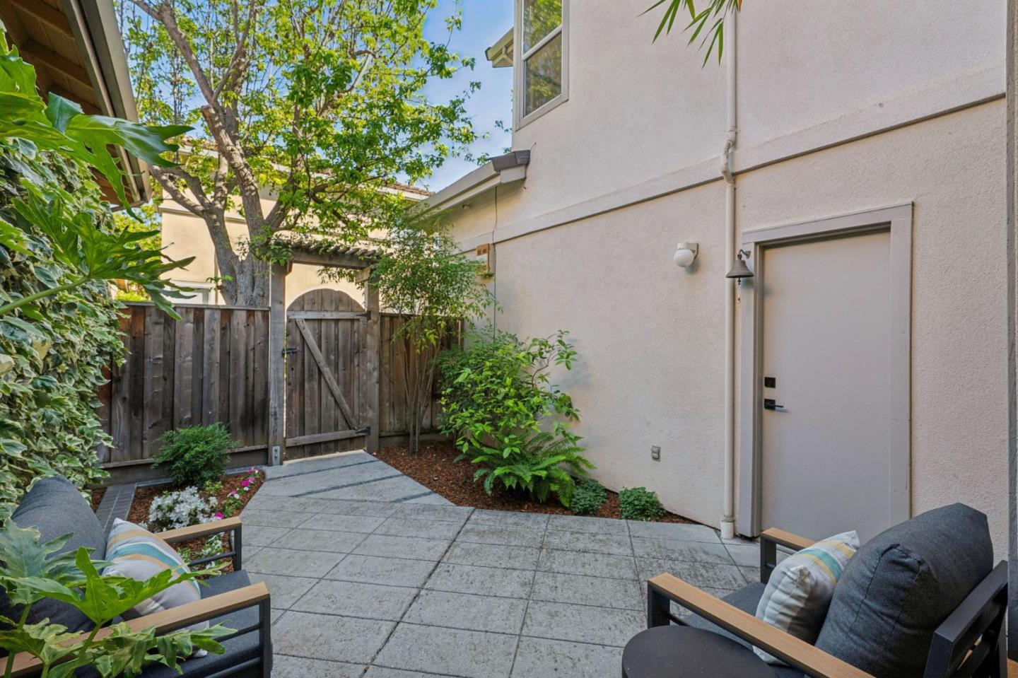 Detail Gallery Image 46 of 53 For 206 Everett Ave, Palo Alto,  CA 94301 - 3 Beds | 2/1 Baths