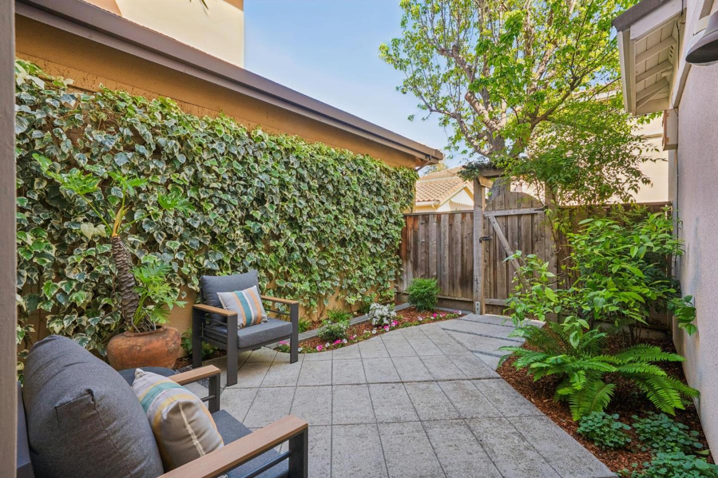 Detail Gallery Image 48 of 53 For 206 Everett Ave, Palo Alto,  CA 94301 - 3 Beds | 2/1 Baths