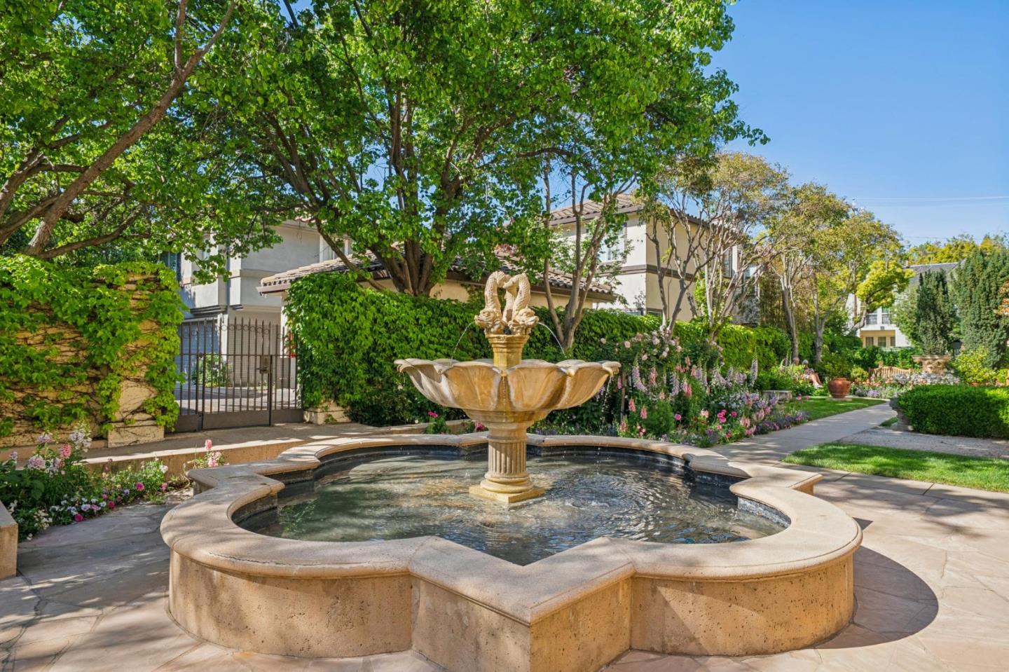 Detail Gallery Image 50 of 53 For 206 Everett Ave, Palo Alto,  CA 94301 - 3 Beds | 2/1 Baths