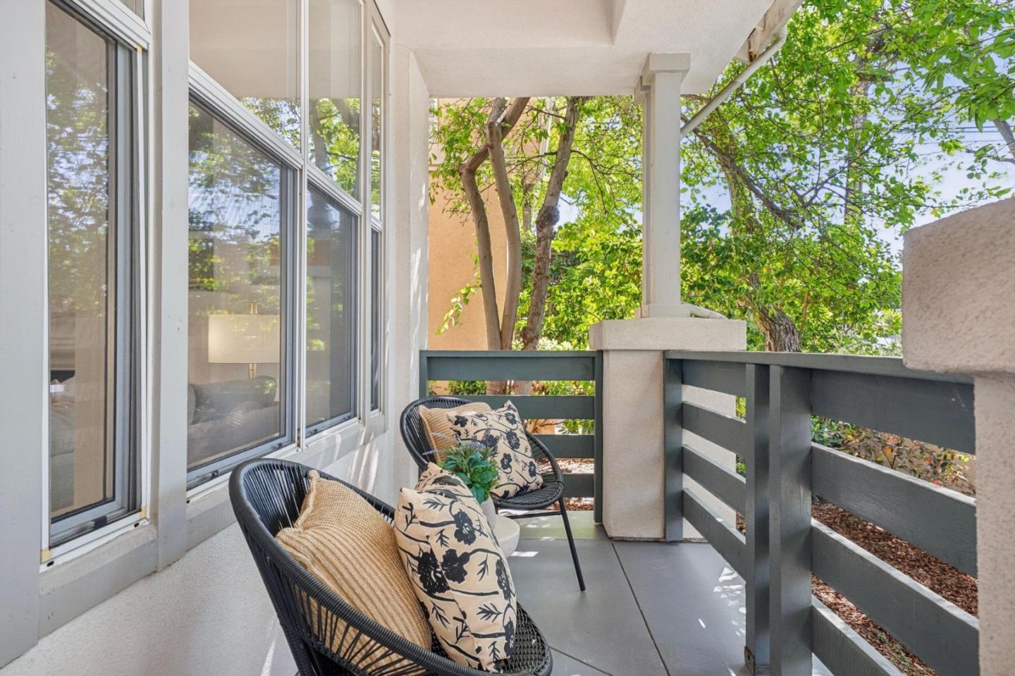 Detail Gallery Image 6 of 53 For 206 Everett Ave, Palo Alto,  CA 94301 - 3 Beds | 2/1 Baths