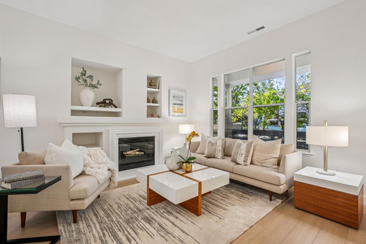 Detail Gallery Image 8 of 53 For 206 Everett Ave, Palo Alto,  CA 94301 - 3 Beds | 2/1 Baths