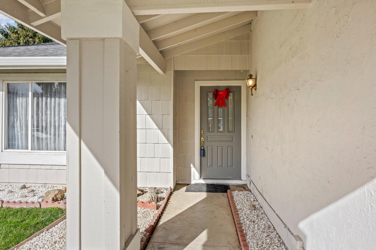 Detail Gallery Image 4 of 37 For 515 Fontanelle Ct, San Jose,  CA 95111 - 4 Beds | 2/1 Baths