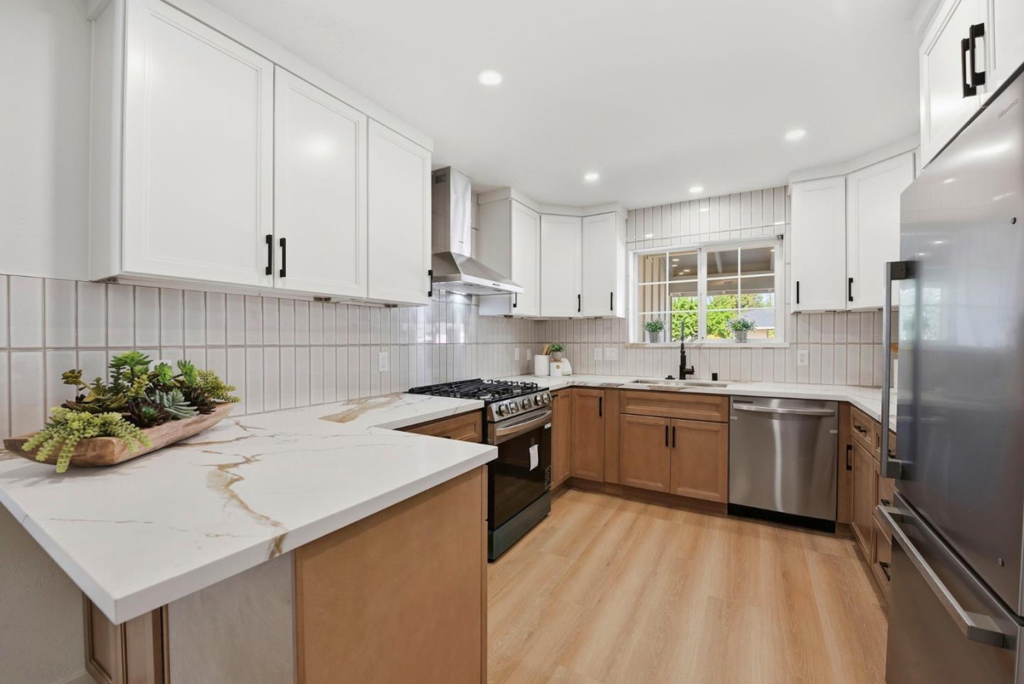 Detail Gallery Image 8 of 27 For 6446 Escallonia, Newark,  CA 94560 - 4 Beds | 2 Baths