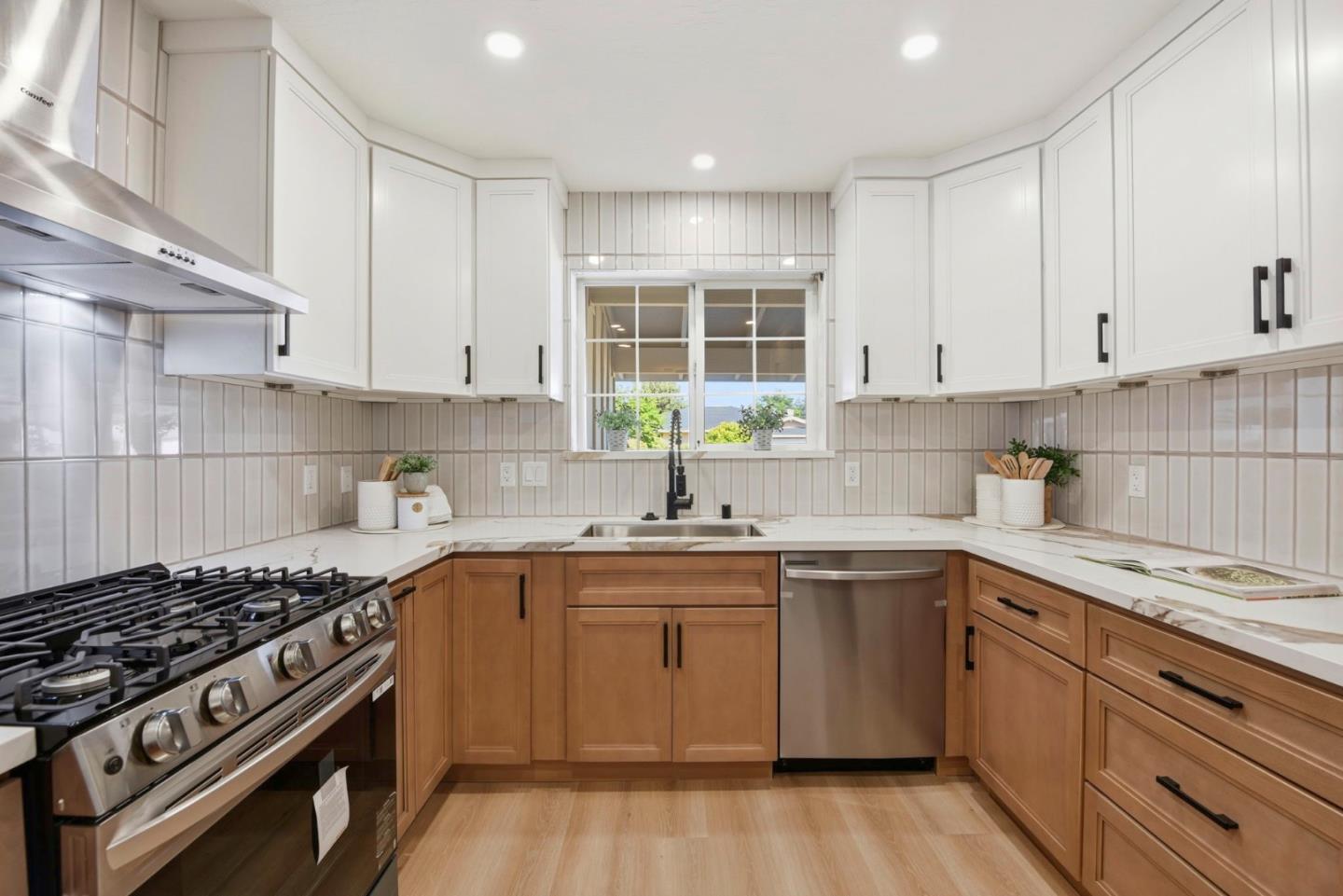 Detail Gallery Image 9 of 27 For 6446 Escallonia, Newark,  CA 94560 - 4 Beds | 2 Baths