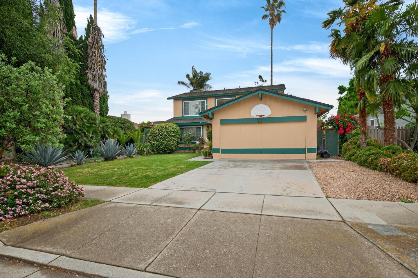 Detail Gallery Image 3 of 34 For 1441 Goldenlake Rd, San Jose,  CA 95131 - 4 Beds | 2/1 Baths