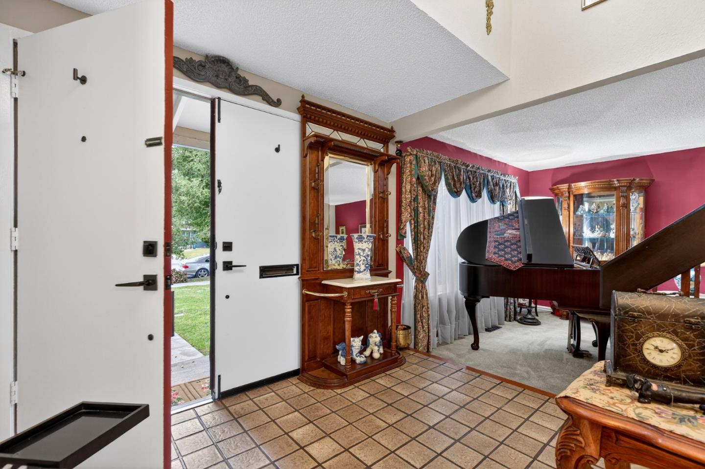 Detail Gallery Image 5 of 34 For 1441 Goldenlake Rd, San Jose,  CA 95131 - 4 Beds | 2/1 Baths