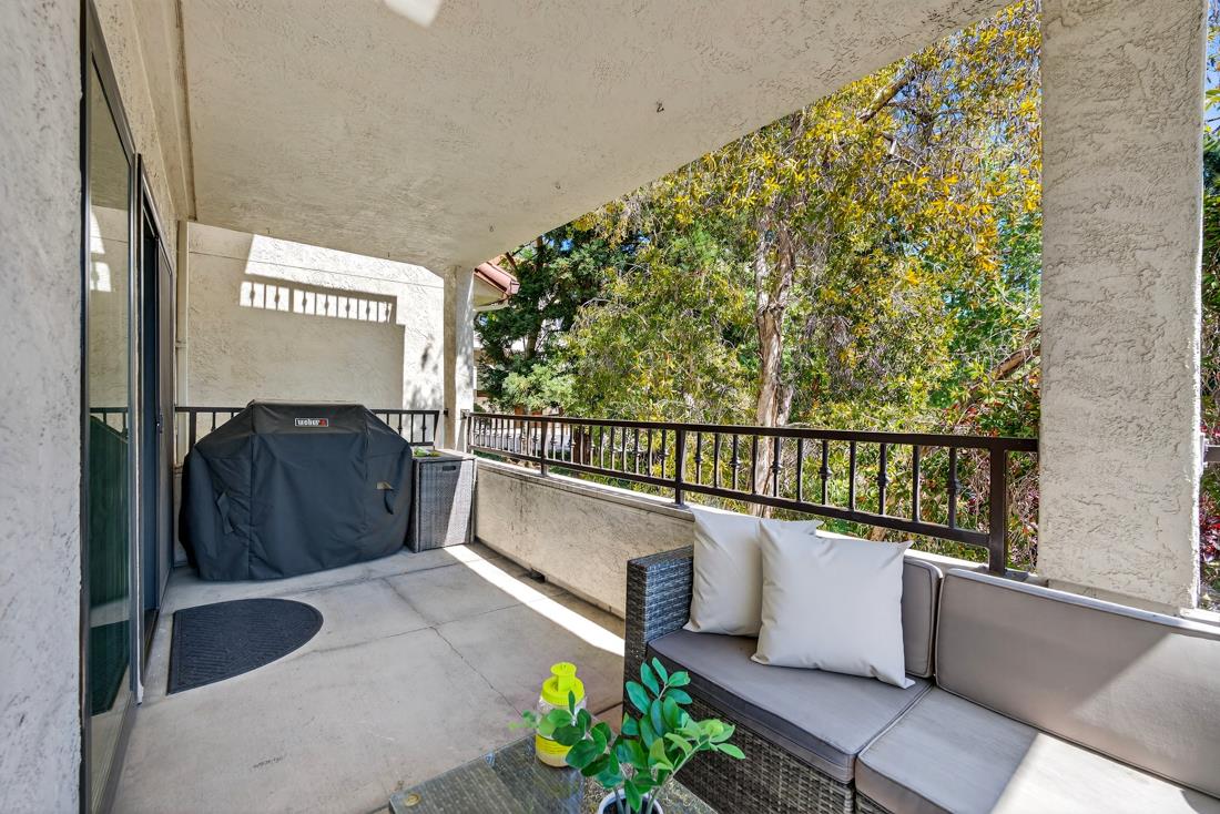 Detail Gallery Image 10 of 25 For 22103 Vista Del Plaza Ln #22,  Hayward,  CA 94541 - 3 Beds | 2 Baths