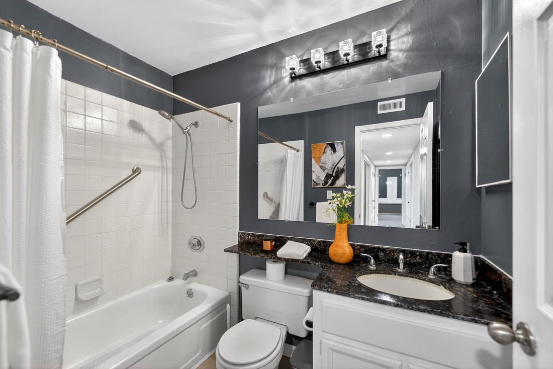 Detail Gallery Image 15 of 25 For 22103 Vista Del Plaza Ln #22,  Hayward,  CA 94541 - 3 Beds | 2 Baths