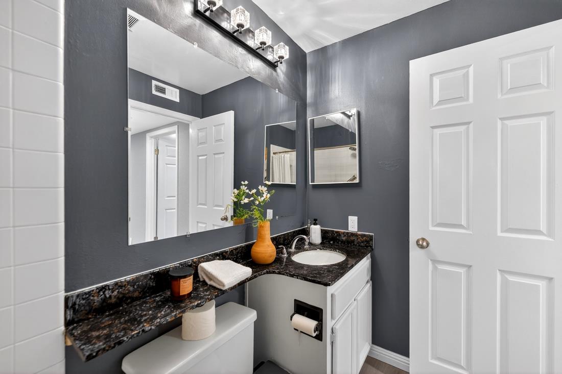 Detail Gallery Image 16 of 25 For 22103 Vista Del Plaza Ln #22,  Hayward,  CA 94541 - 3 Beds | 2 Baths