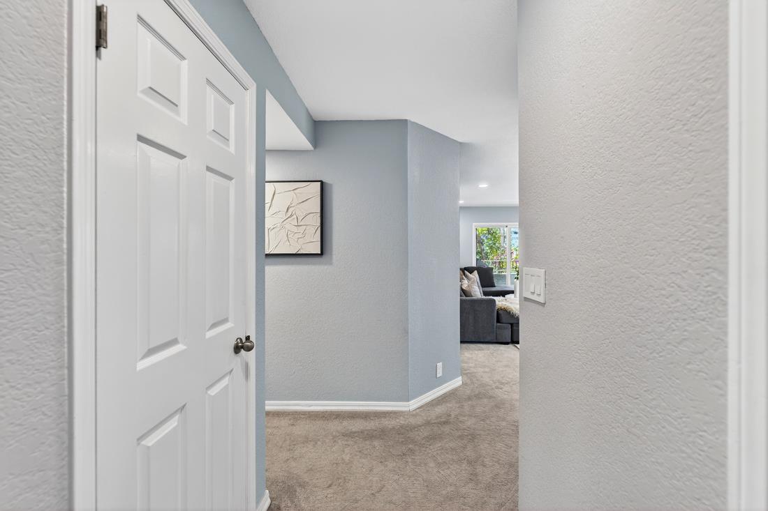 Detail Gallery Image 2 of 25 For 22103 Vista Del Plaza Ln #22,  Hayward,  CA 94541 - 3 Beds | 2 Baths