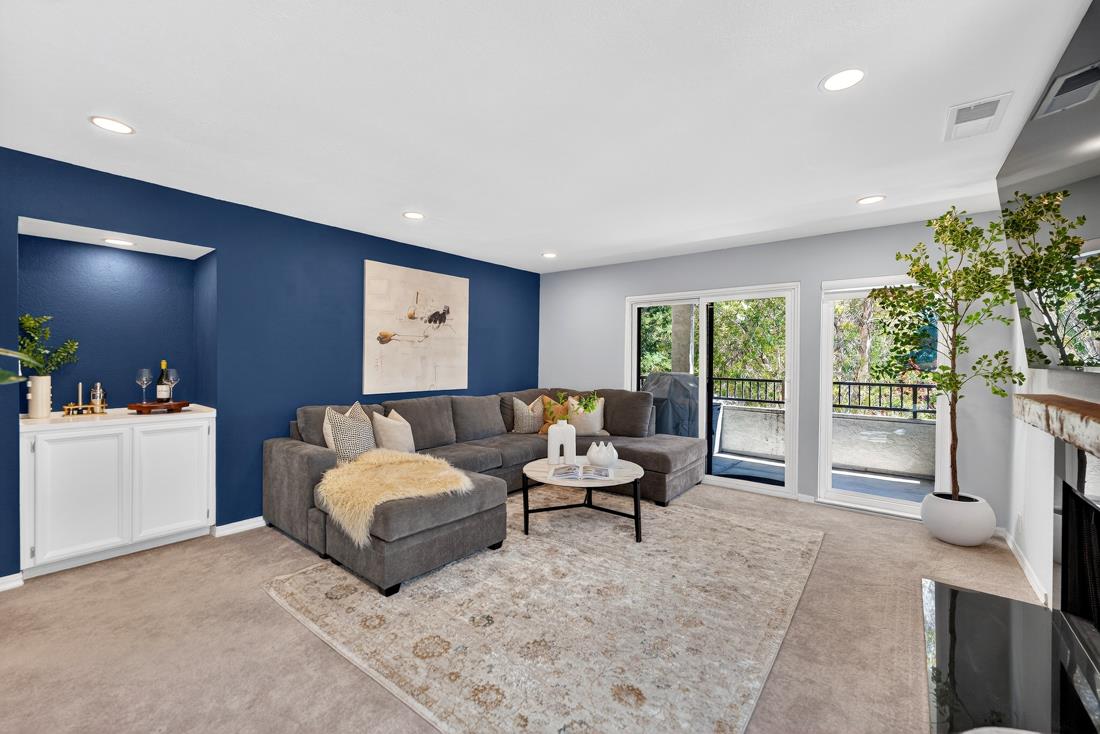 Detail Gallery Image 7 of 25 For 22103 Vista Del Plaza Ln #22,  Hayward,  CA 94541 - 3 Beds | 2 Baths